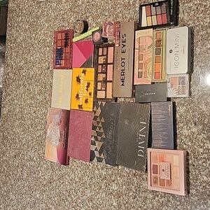 Huge 22 piece eyeshadow palette/pieces lot!